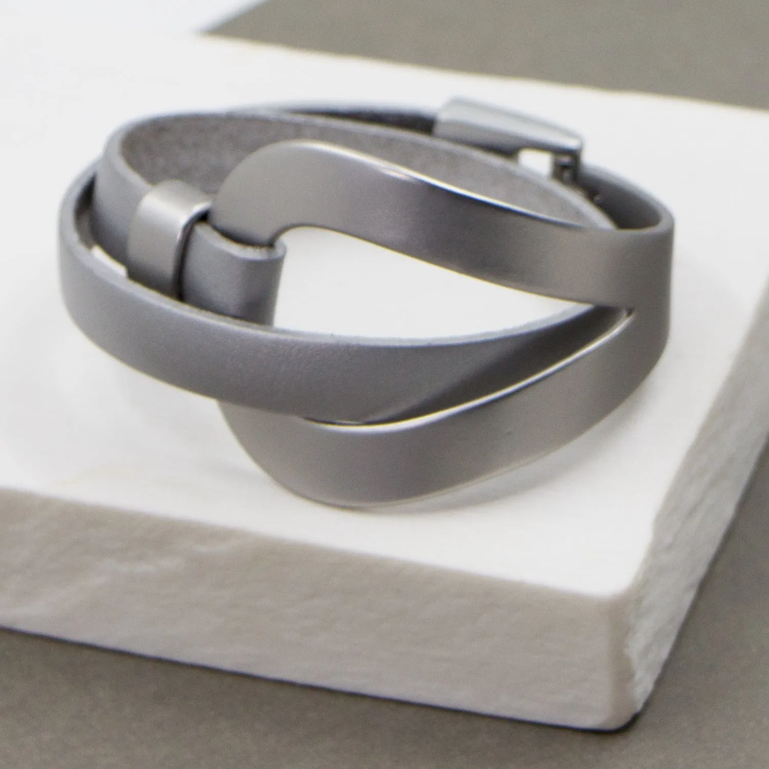 Chunky comfort fit loop double wrap leather bracelet